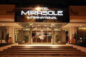 a hotel entrance with a sign that reads hotel mirage international at Hotel Mirasole International in Gaeta