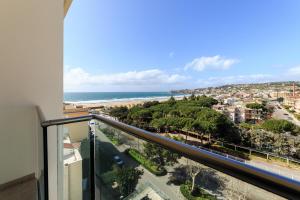 a balcony with a view of the beach at Hotel Mirasole International in Gaeta