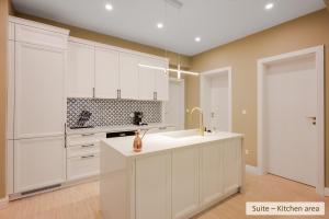 Dapur atau dapur kecil di Super Central Stylish Suite & Studio with Shared Terrace by Flat Mаnager +35 gambar