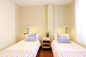 two beds sitting next to each other in a room at Apartamento con terraza vistas al mar in Candelaria +9 photos