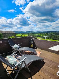 Vue sur les collines tesisinde bir balkon veya teras