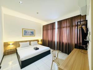 Postel nebo postele na pokoji v ubytování Mangrove Hotel Tawau