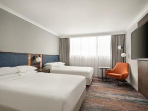 Postel nebo postele na pokoji v ubytování Glasgow Marriott Hotel