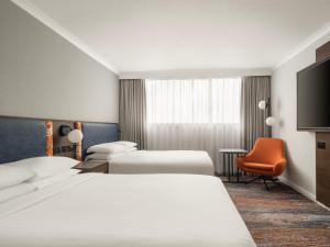 Postel nebo postele na pokoji v ubytování Glasgow Marriott Hotel
