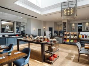 Kuchyň nebo kuchyňský kout v ubytování Glasgow Marriott Hotel