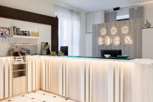Kuchyň nebo kuchyňský kout v ubytování Hotel Eden
