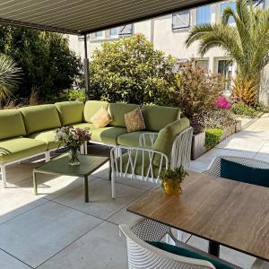 Posezení v ubytování Hotel Restaurant l'Eskemm St Brieuc-Trégueux