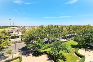 an overhead view of a park with trees and a street at BEACH VALENCIA LUXURY E-Arenas 117 Apartment with terrace in Edificio Arenas in Valencia