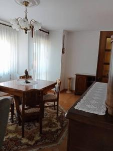 Ένα ή περισσότερα κρεβάτια σε δωμάτιο στο maison à Camposancos avec vue sur le fleuve Minho