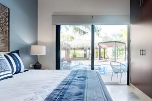 Katil atau katil-katil dalam bilik di Casa de lujo Ka'an Maya acceso SwimUp a la piscina