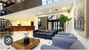 a living room with a couch and a table at The Time Flat - Berrini - 200 metros do WTC in Sao Paulo