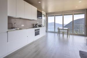 Kuchyň nebo kuchyňský kout v ubytování IseoLakeRental - Casa Divina