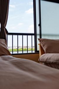 Uma cama ou camas num quarto em 静心宿Tranquil Retreat 4F晴空塔直达东京河景民宿