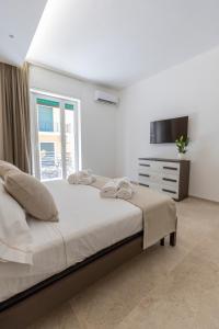Postel nebo postele na pokoji v ubytování Urban Oasis