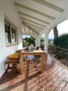Μπαλκόνι ή βεράντα στο Casa Calma met nieuw zwembad en nabij zee