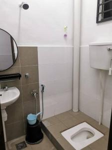 Ένα μπάνιο στο Homestay Terraloka