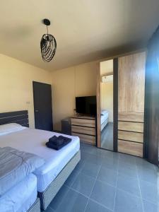 Postel nebo postele na pokoji v ubytování Krabi Greenday Hostel and Glamping + 5 fotografií