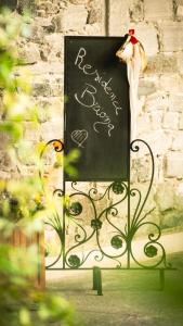 a sign with aacted dog on top of it at Residence Briona in Domodossola