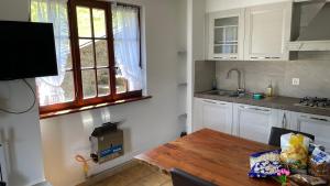A kitchen or kitchenette at Ferienwohnung Rustico ai Monti
