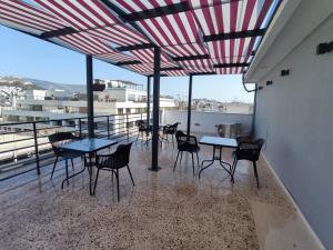A balcony or terrace at Voda Luxury Residence #401 - Acropolis View Rooftop