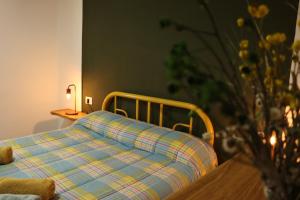 サン・ラファエルにあるCasa El Robleのベッド(プライドの毛布付)