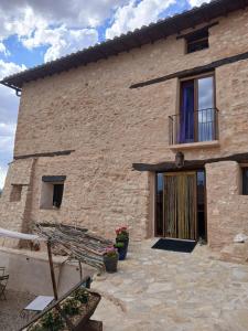 a large stone building with a window and a balcony at Casa Rural Italuna in Jarque de la Val