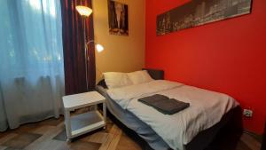 Posteľ alebo postele v izbe v ubytovaní Apartament Osiedle Garnizon