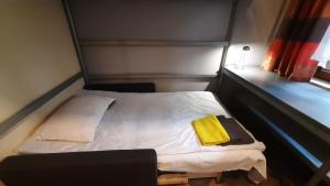 Posteľ alebo postele v izbe v ubytovaní Apartament Osiedle Garnizon