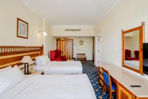 Om Kolthoom Hotel客房内的一张或多张床位