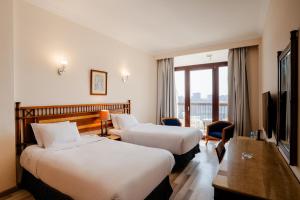 Om Kolthoom Hotel客房内的一张或多张床位