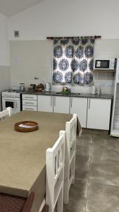 Η κουζίνα ή μικρή κουζίνα στο Yaviaparts