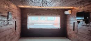 a room with a window with a window blind at Pequeno Principe in Bela Vista