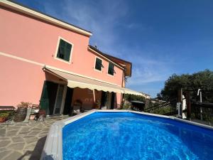 a swimming pool in front of a house at L'antico Frantoio dei nonni in Sestri Levante