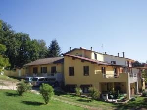 a house with a car parked in front of it at LA GROTTA Bed and Breakfast e Affittacamere in Castel Giorgio