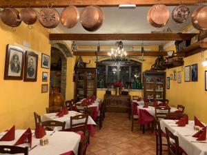 a restaurant with white tables and red napkins at da Ercole all'Orecchietta in Candela
