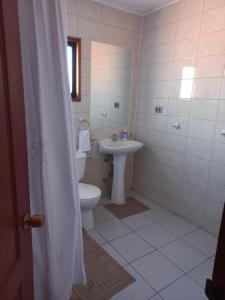 Koupelna v ubytování Alpes Hotel