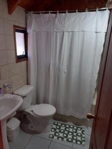 Koupelna v ubytování Alpes Hotel