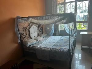 Un pat sau paturi într-o cameră la Guest room 1 relax