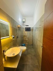 ZAHIR RESIDENCY的一间浴室