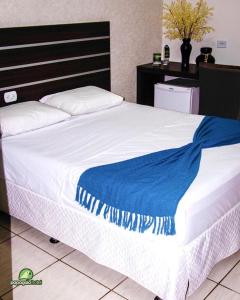 Postel nebo postele na pokoji v ubytování Papagaio Hotel