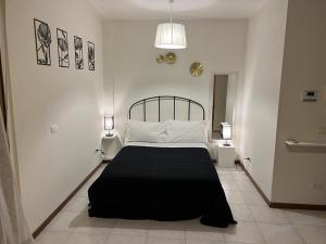 Postel nebo postele na pokoji v ubytování Arryanna Apartment