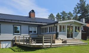 a house with a large porch and a deck at Gästhuset 32 in Vansbro
