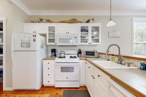 a kitchen with white appliances and a white refrigerator at Bella Beach Home in Depoe Bay
