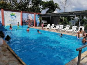 Swimmingpoolen hos eller tæt på LOMAS de SAUCE