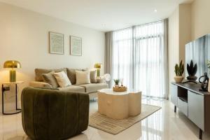 a living room with a couch and a table at Elegant City Centre Apartment 2 Bedroom With Free Parking in Cardiff