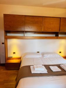 Postelja oz. postelje v sobi nastanitve Neider Hotel - Alpine Retreat Sauris