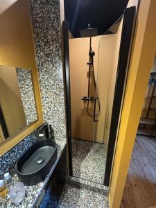 a bathroom with a black sink and a mirror at La Hacienda Amarilla in Saint-Jouan-des-Guérets