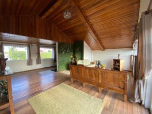 a living room with a couch and a table at Betume in Campos do Jordão