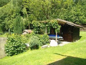 Κήπος έξω από το Appealing apartment in Bavaria