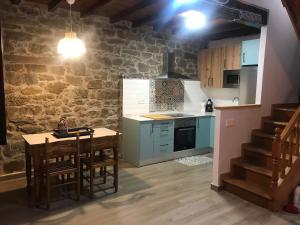 a kitchen with blue cabinets and a table and chairs at Casa Milu in Armiello